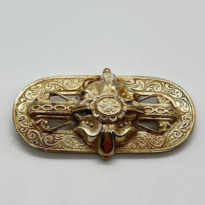 LOT 59: Vintage Sterling Silver Brooches