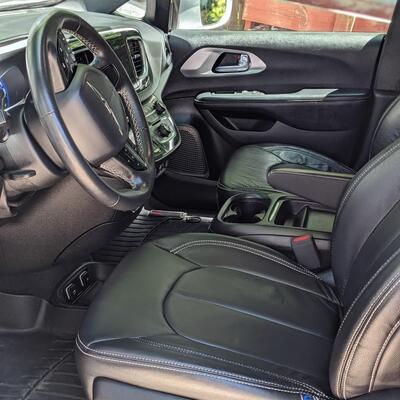 2019 Chrysler Pacifica Touring L Plus Minivan, < 14k miles, Gorgeous!