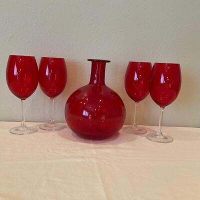 Red wine glasses with matching vase