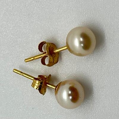 LOT 79: Two 14k Gold Earring and Pendant Sets - 1 Cultured Pearl, 1 CZ - 2.72 grams total weight