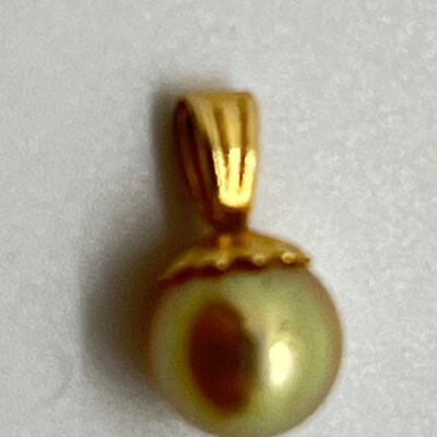 LOT 79: Two 14k Gold Earring and Pendant Sets - 1 Cultured Pearl, 1 CZ - 2.72 grams total weight