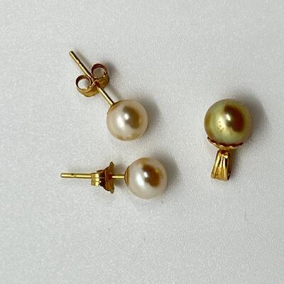 LOT 79: Two 14k Gold Earring and Pendant Sets - 1 Cultured Pearl, 1 CZ - 2.72 grams total weight