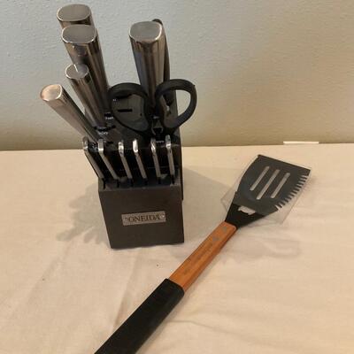 Oneida Knife set and spatula