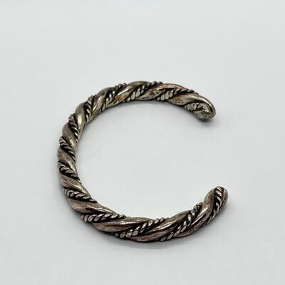 LOT 81: Navajo Sterling Silver Twisted Cuff Bracelet - 35.4 grams total weight