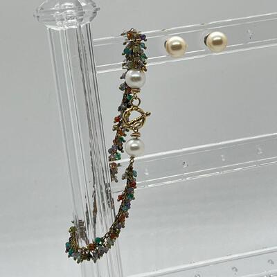 LOT 84:Beaded Bracelet (8