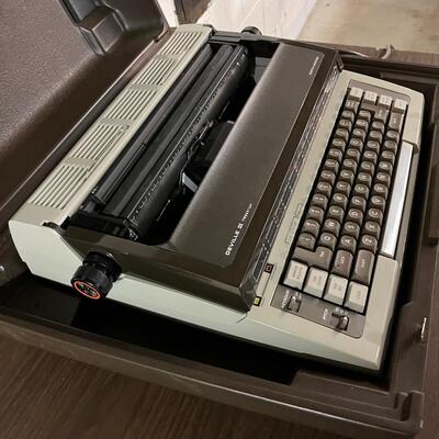Smith Corona Deville IIIMessenger Electric Typewriter (BS-MG)
