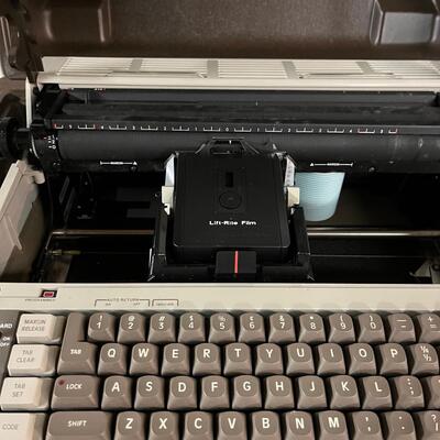 Smith Corona Deville IIIMessenger Electric Typewriter (BS-MG)