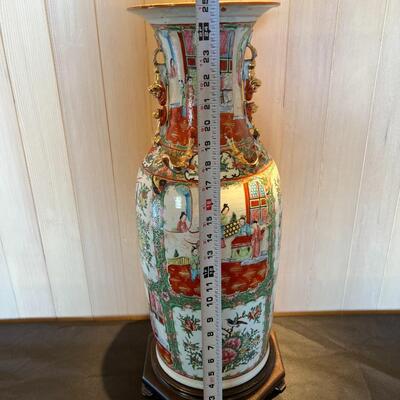 Gorgeous Antique 19th Century Chinese Hand Painted Medallion Porcelain Vase