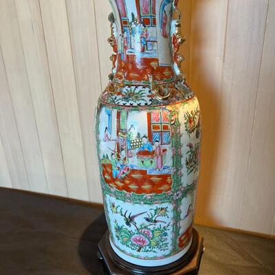 Gorgeous Antique 19th Century Chinese Hand Painted Medallion Porcelain Vase
