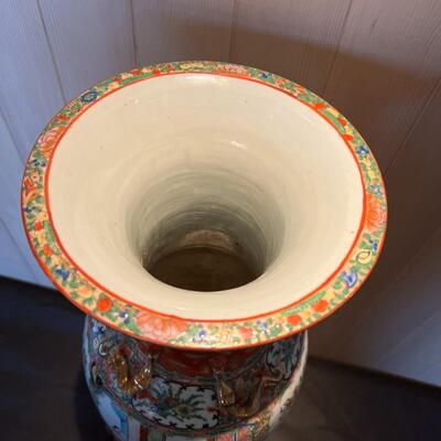 Gorgeous Antique 19th Century Chinese Hand Painted Medallion Porcelain Vase
