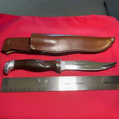 Cutco Hunting knife with sheath 10