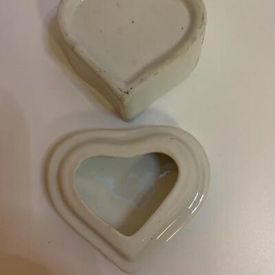 Country Geese & Flowers Heart Trinket Box â€“ Goose with Blue Ribbon Bows â€“ Vintage Porcelain Heart Jewelry Box - 3â€ wide x 3â€...