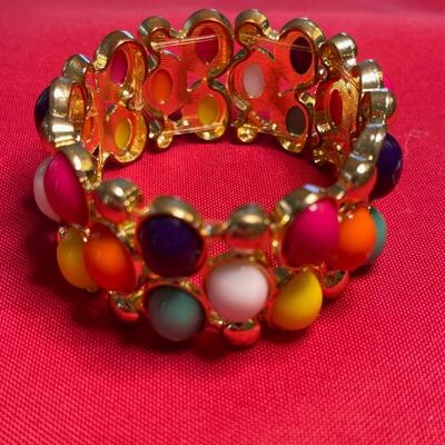 Multi-colored cabochon stretch bracelet