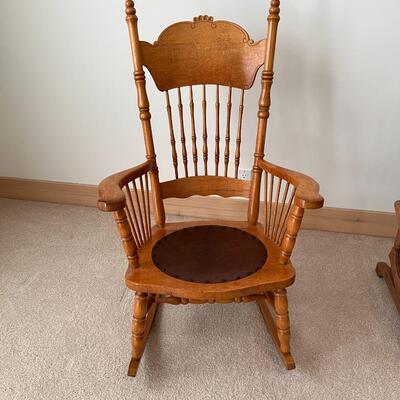 Beautiful Quality Antique Wood Rocking Chair with Decorated Leather Seat