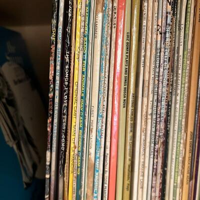 Large Lot of Vintage Vinyl Records in Good Condition