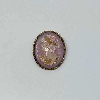Antique Carved Shell Cameo Brooch
