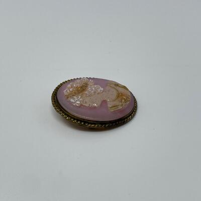 Antique Carved Shell Cameo Brooch