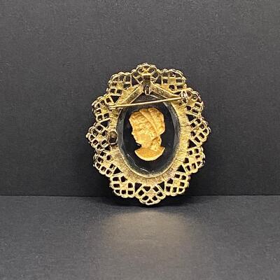 Large Glass Cameo Pendant