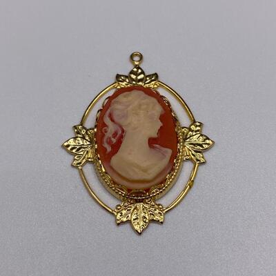 Vintage Gold Tone and OmbrÃ© Colored Cameo Pendant