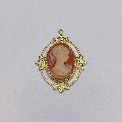 Vintage Gold Tone and OmbrÃ© Colored Cameo Pendant