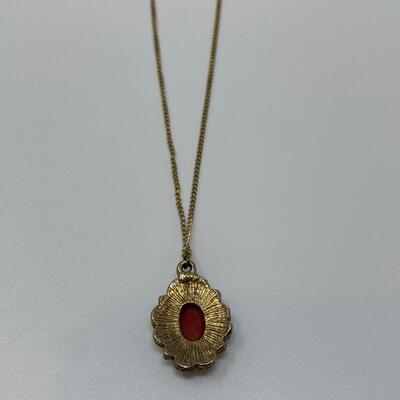 Vintage Gold Tone Cameo Pendant Necklace