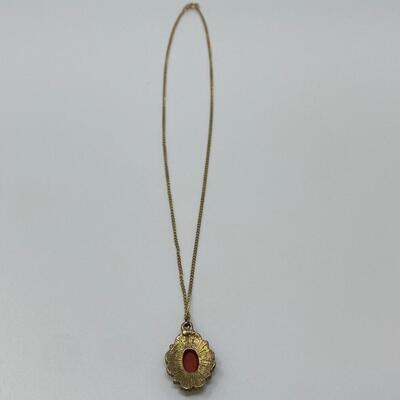 Vintage Gold Tone Cameo Pendant Necklace