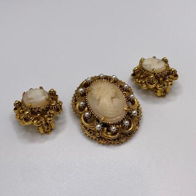 Vintage Signed Florenza Cameo Brooch Pendant and Clip-On Earrings Set