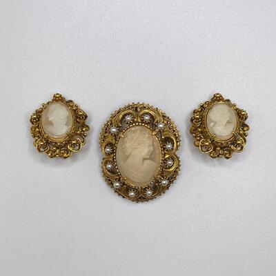 Vintage Signed Florenza Cameo Brooch Pendant and Clip-On Earrings Set