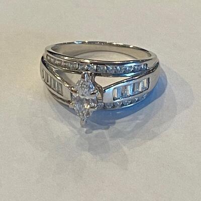 Ladies 10K White Gold Engagement Ring