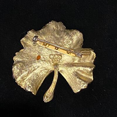 Vintage Signed Ledo 1962 Brushed Gold Tone Leaf and Ladybug Brooch