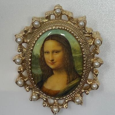 Vintage Sarah Coventry Mona Lisa Brooch/Pendant