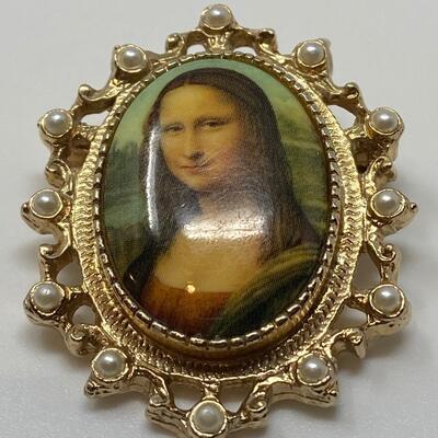 Vintage Sarah Coventry Mona Lisa Brooch/Pendant