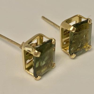 LOT 7: 14k 1.0g Peridot Emerald Cut Pierced Earrings