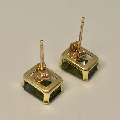 LOT 7: 14k 1.0g Peridot Emerald Cut Pierced Earrings