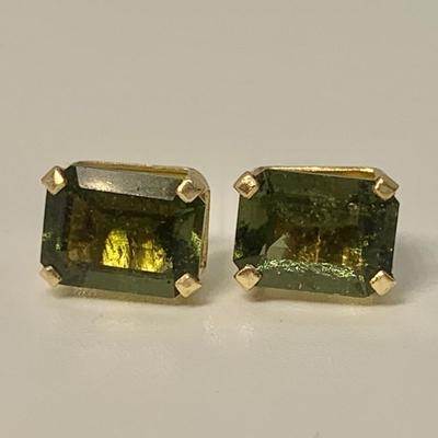 LOT 7: 14k 1.0g Peridot Emerald Cut Pierced Earrings