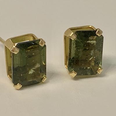 LOT 7: 14k 1.0g Peridot Emerald Cut Pierced Earrings
