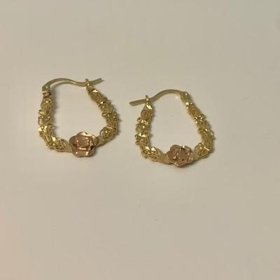 LOT 15: 14k, 2.25g Michael Anthony Two Tone Pierced Earrings Yellow Gold w/Rose Gold Flower