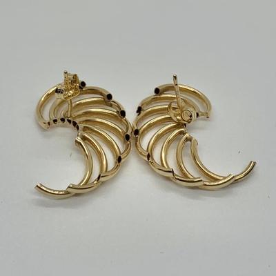 LOT 19: 14k, 2.3g Feather Swirl Pierced Earrings