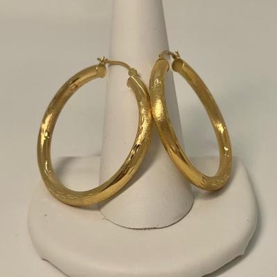 LOT 30: 14k 2g Yellow Gold Etched Hoops