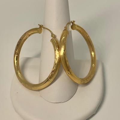 LOT 30: 14k 2g Yellow Gold Etched Hoops