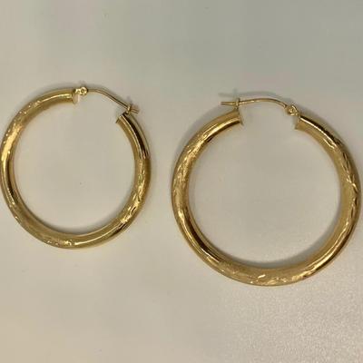 LOT 30: 14k 2g Yellow Gold Etched Hoops