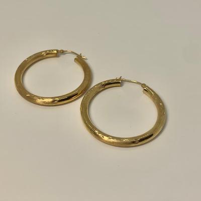 LOT 30: 14k 2g Yellow Gold Etched Hoops