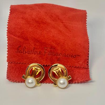 LOT 31: Salvatore Ferragamo Clip On 1” Wide Pearl Earrings