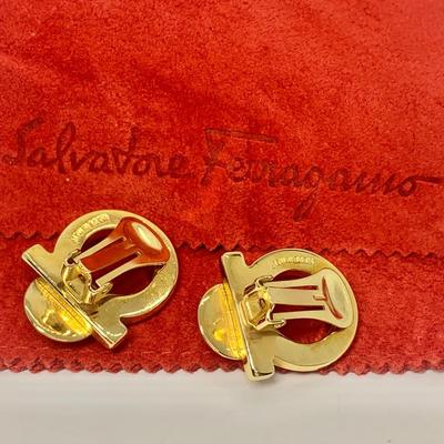 LOT 31: Salvatore Ferragamo Clip On 1” Wide Pearl Earrings