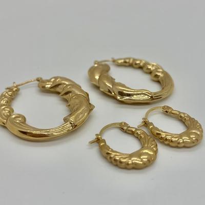 LOT 32:  14K 3.3g Medium Dolphins & 1.1g Small  Hoops, Two Pairs