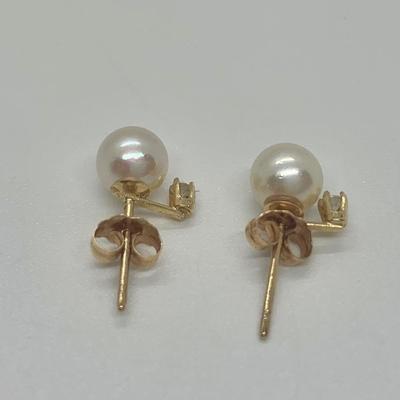 LOT 37: 14k 1.06g tw Culture Pearl w/Diamond Chip Pierced Post Earrings