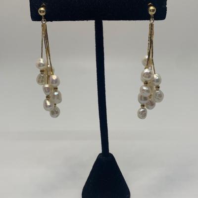 LOT 39: 14k 7.3g tw Freshwater Pearl Dangle Pierced Earrings