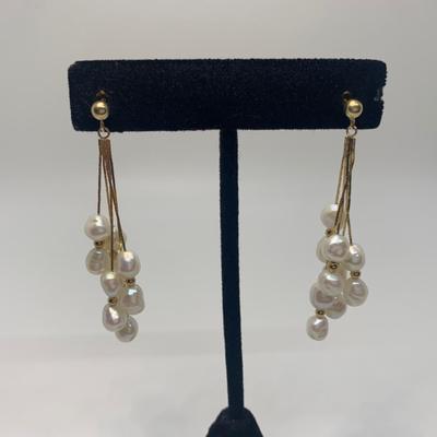 LOT 39: 14k 7.3g tw Freshwater Pearl Dangle Pierced Earrings