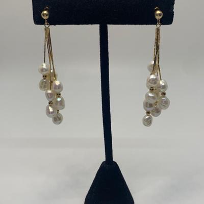 LOT 39: 14k 7.3g tw Freshwater Pearl Dangle Pierced Earrings