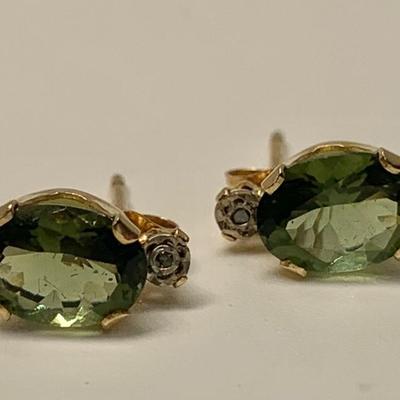 LOT 52: 14k  0.7g Green Tanzanite & Diamond Chip Pierced Stud Earrings